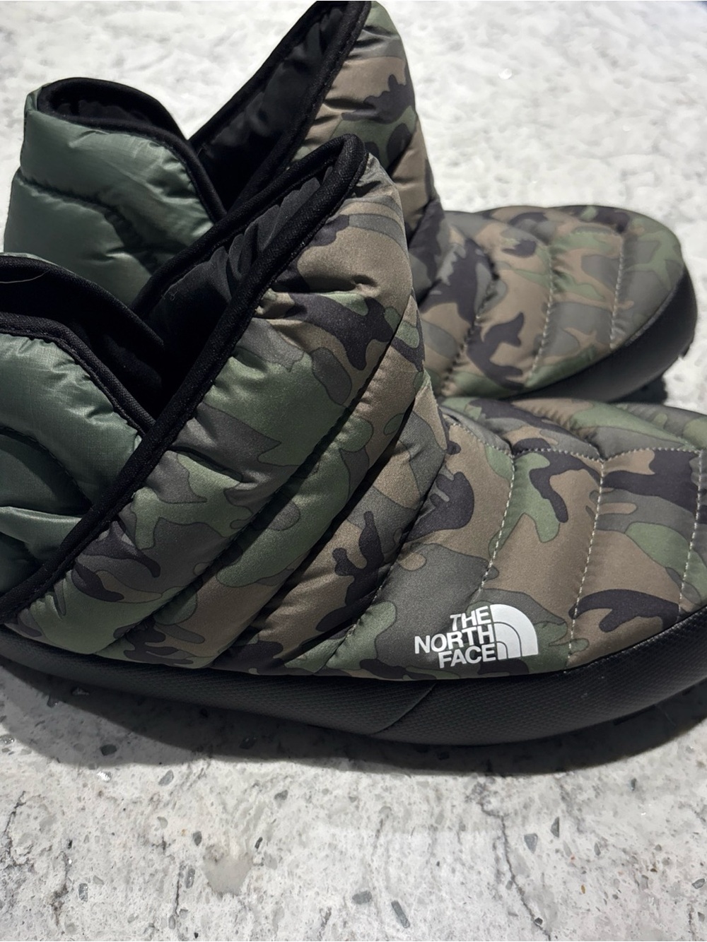 THE NORTH FACE THERMOBALL TRACTION BOOTIES MEN'S size 7-camo